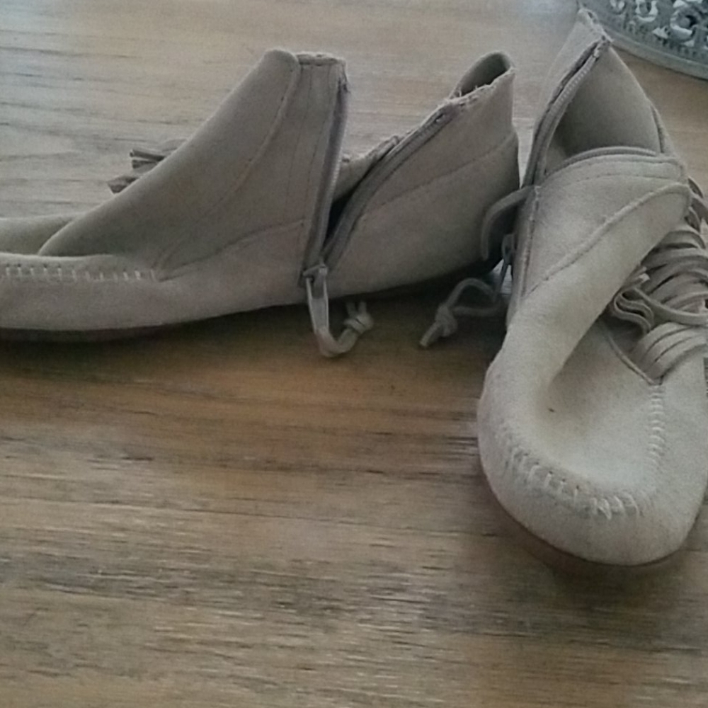 Great condition, suede booties